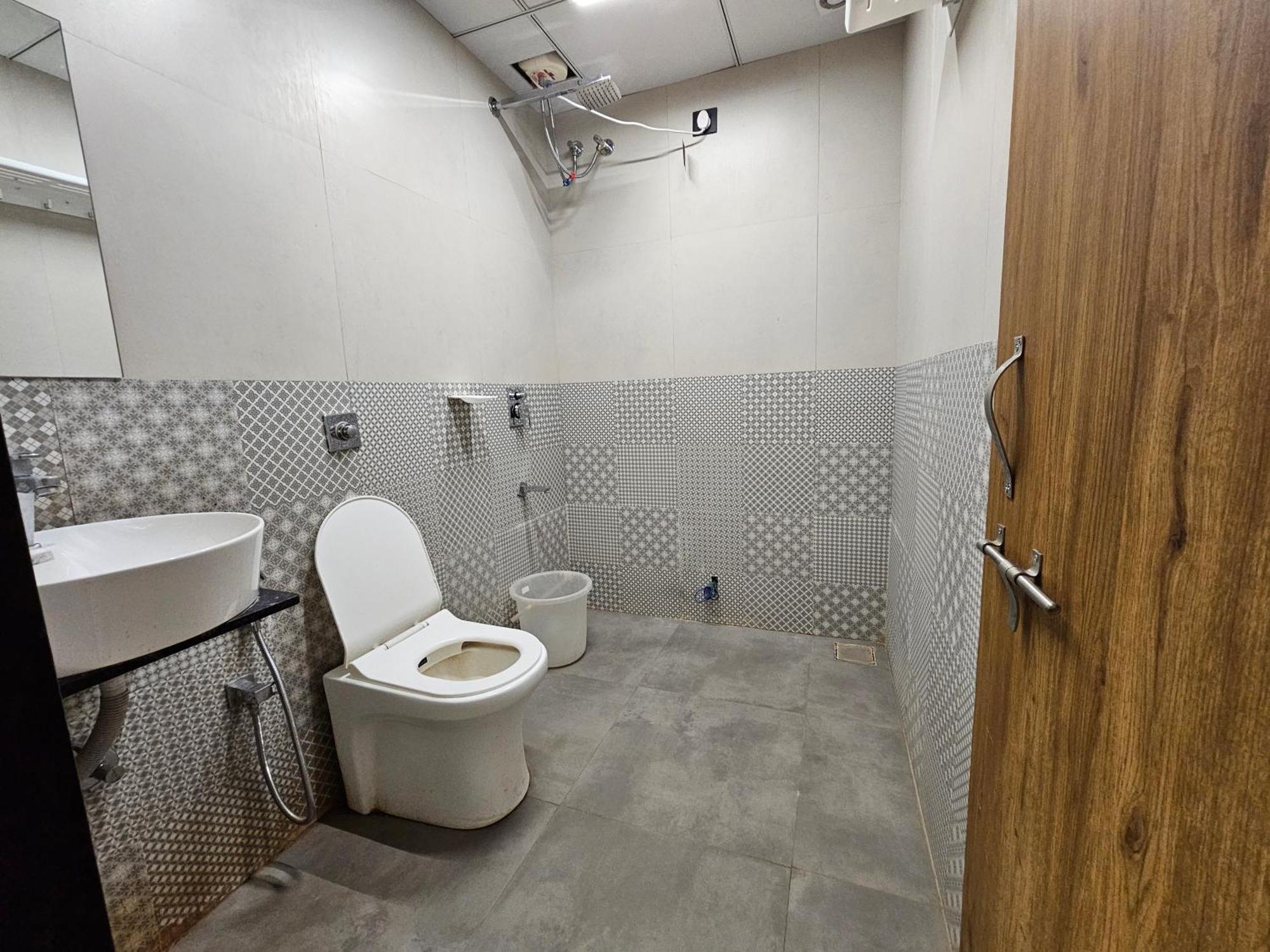 Hotel Nova Palm Rajkot Luaran gambar